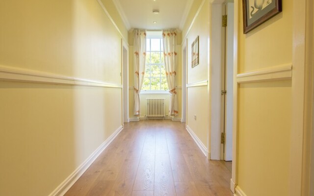Balfour House Apartment