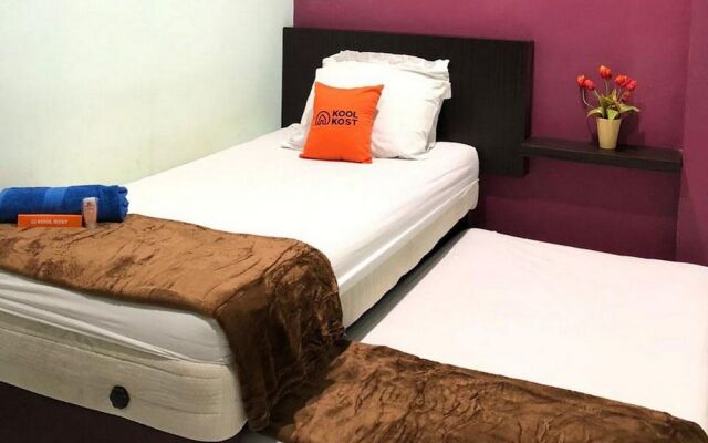KoolKost Syariah near Tunjungan Plaza 2