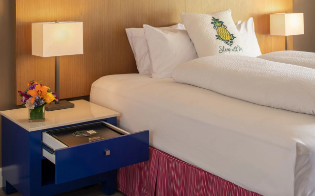 Staypineapple, Hotel Rose, Downtown Portland