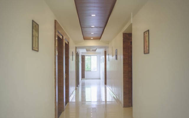 OYO 12817 White house beach resort