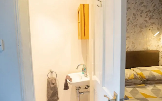 Sandgate 2-bed Apartment in Ayr Central Location
