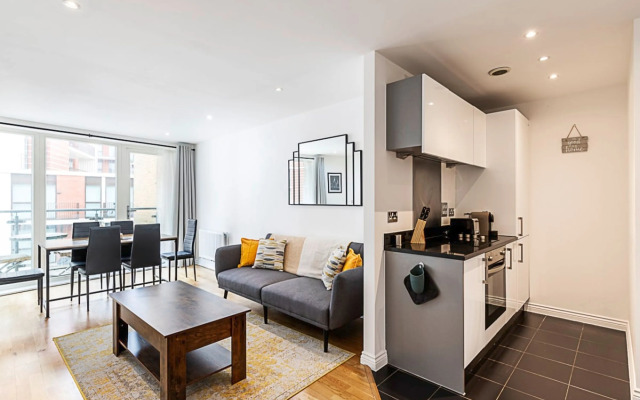 Bright Battersea Apartment