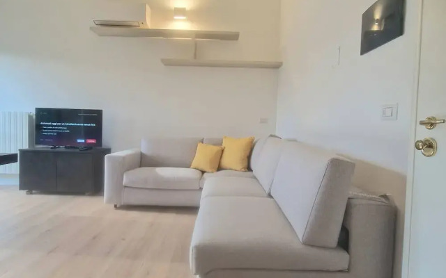 Modern Viggiù Suite Home