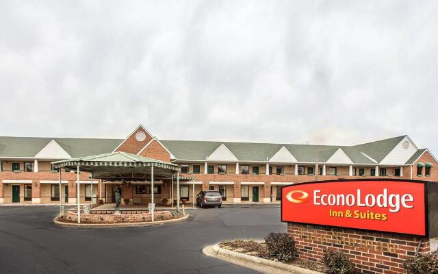 Red Roof Inn & Suites Cornelius – Lake Norman