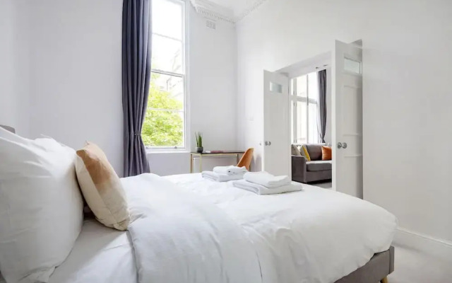 The Pavilion Road Suite Next to Sloane Square
