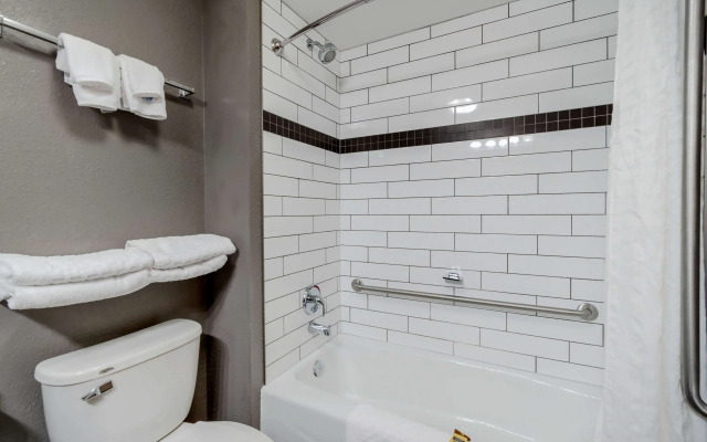 Best Western Plus Eastgate Inn & Suites