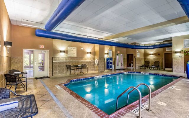 Отель Holiday Inn Express & Suites Lexington