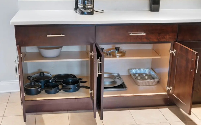 Stylish 2BR Urban Retreat in River West