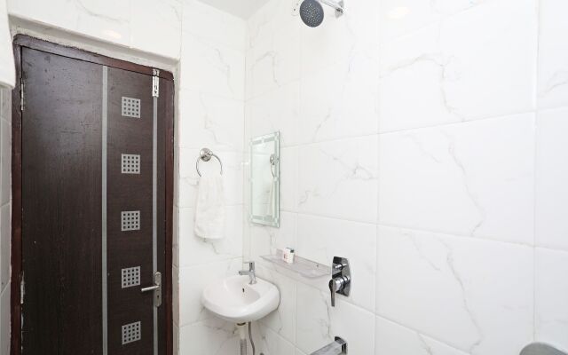 OYO 9193 Hotel Maple