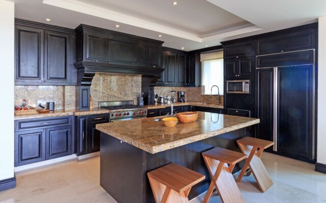 Amazing 4 Bedroom Condo