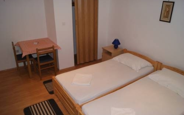 Rog Dogg Rooms