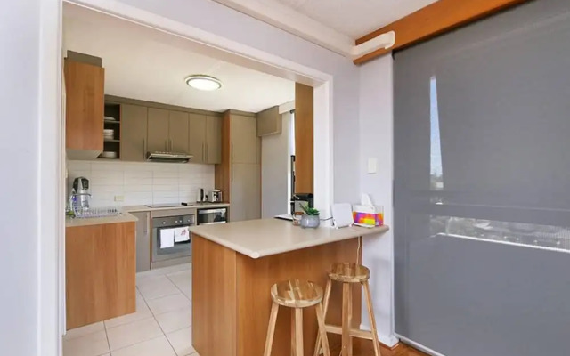 Sophisticated 2 Bedroom Apartment Close To CBD