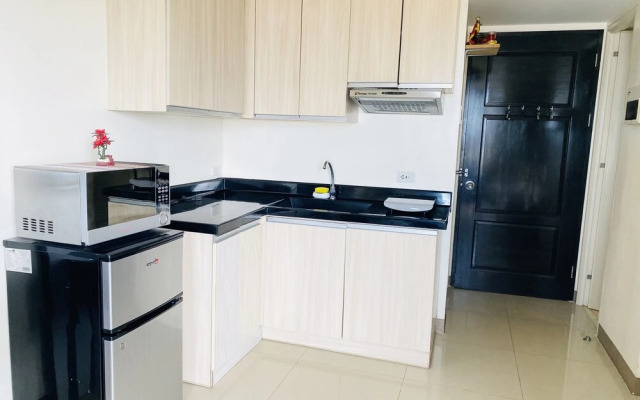 Mabolo Garden Flats by Sleeping Forest