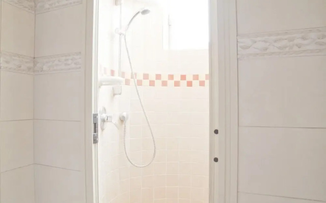 Kamchu Apartments Single Room Villa Ada 5