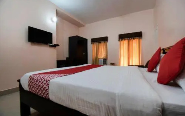 Chandra Manor by OYO Rooms
