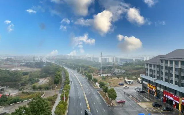 LAVANDE HOTELS  (Shaoshan Former Residence Scenic Area High-speed Railway Station Branch) – Outside – Xiangtan