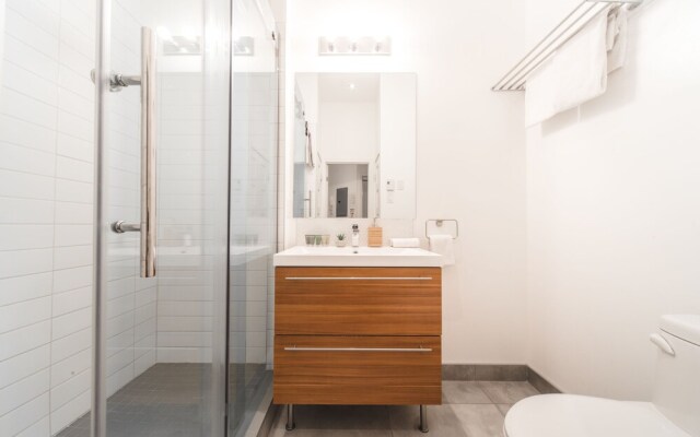 LikeAHotel-Ste Catherine/Downtown Montreal