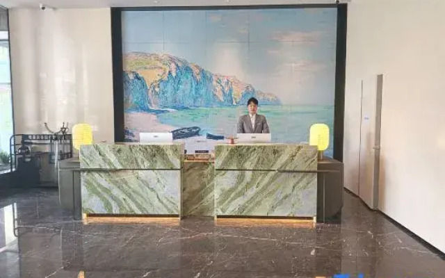 Helen Lakeside Hotel