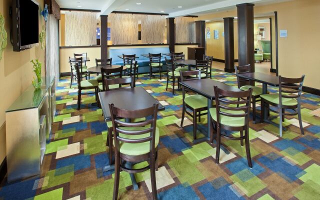 Holiday Inn Express Bowling Green by IHG