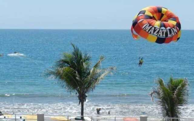 Condo Ari 620 by Villas HK28