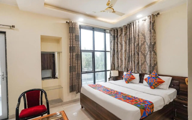 Yoyo Rooms Near Saphire International School Sector 70