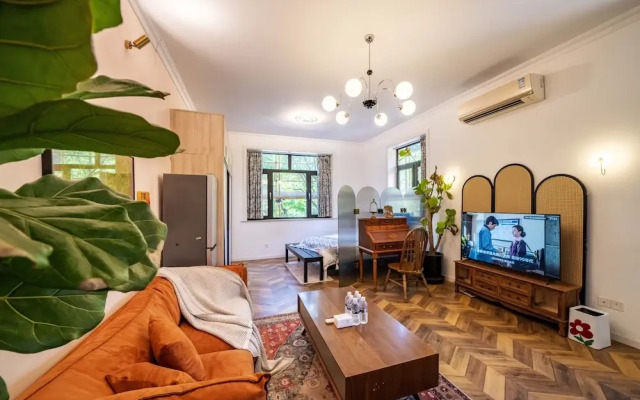 Book and Bed-Jingan Temple