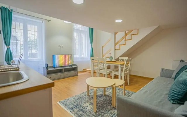 Boutique apartment in the party street