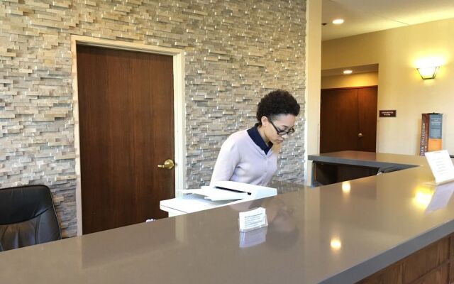 Norwood Inn & Suites