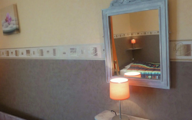 Luxurious Holiday Home with Garden in Gimnee