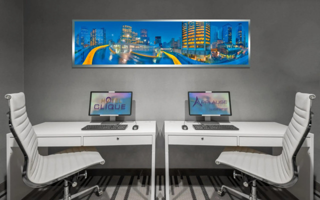 Hotel Clique Calgary Airport