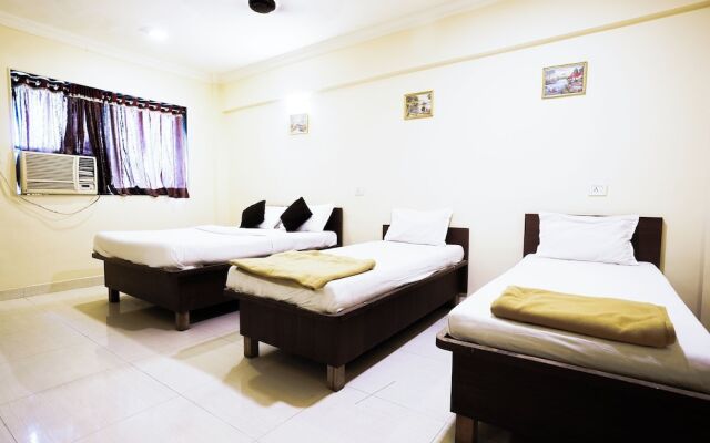 Hotel Della Comfort near Ambreshwar Shiv Mandir, Ambernath