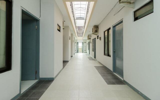 RedDoorz Syariah near Pondok Indah Mall 3