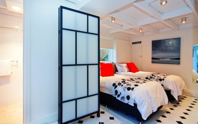 BM21 Balmain 2 Bed Beauty
