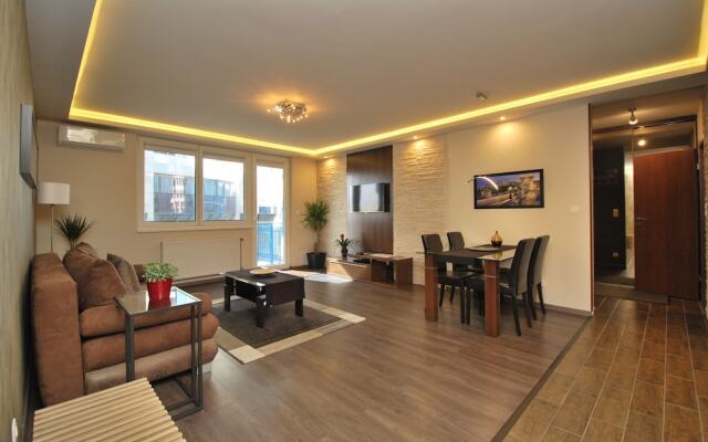 Arpad Bridge Apartments