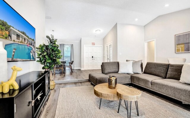 7 Br Home with Pool Gameroom & Soccer