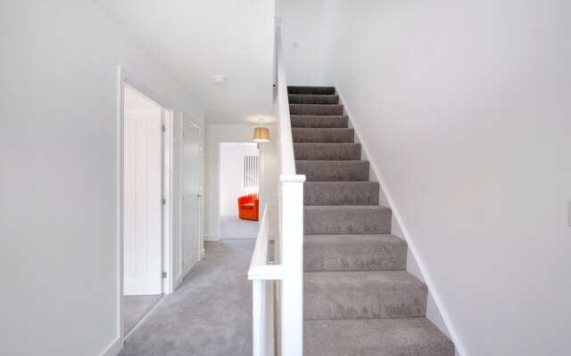 Modern 5 Bedroom 3 Bath Hse Aylesbury