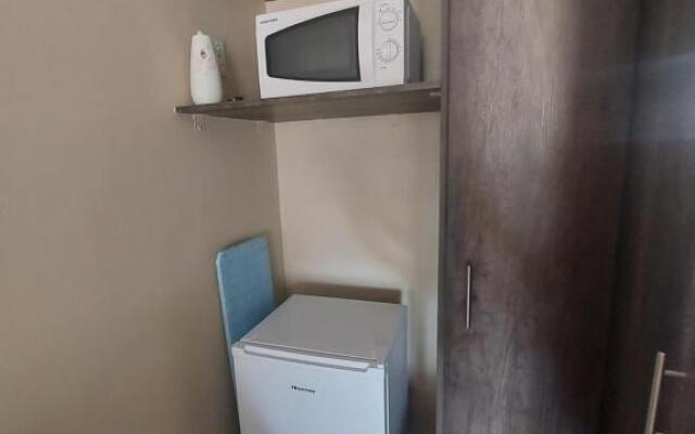 DeLutz Overnight Accommodation Room 2