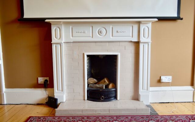 Homely 2 Bedroom Flat Next to Botanical Gardens