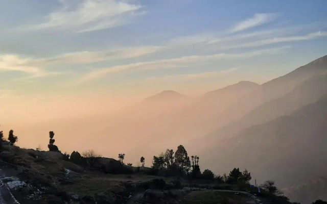 Rooftop Cottages & Restaurant Pangot