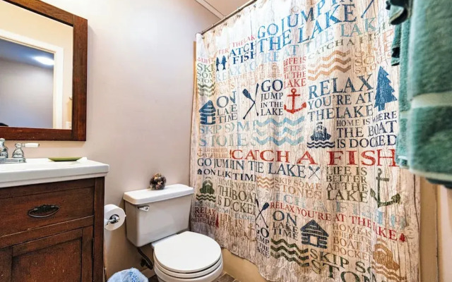 Osage Beach Getaway Lake Views Pet Friendly!