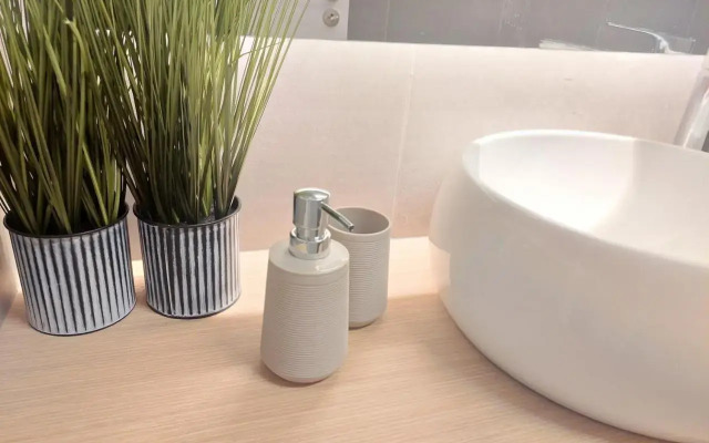 Charming Central Studio with AC