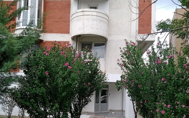 Near Lake, With View, Center