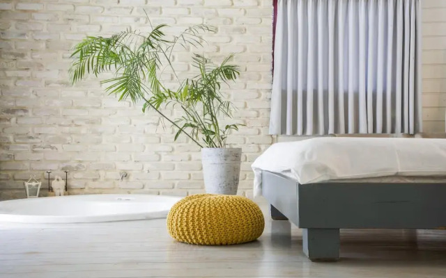 Eili Suites