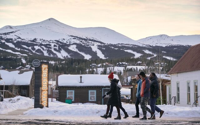 One Ski Hill Place S8421