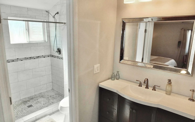 Bellflower Breeze Charming 3 BDR in Long Beach!