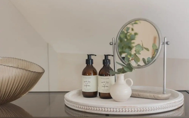 Stylish 3Bd Townhouse In Central Winchester