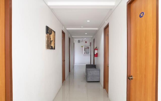 OYO 163 Goldentown Hotel and Residences