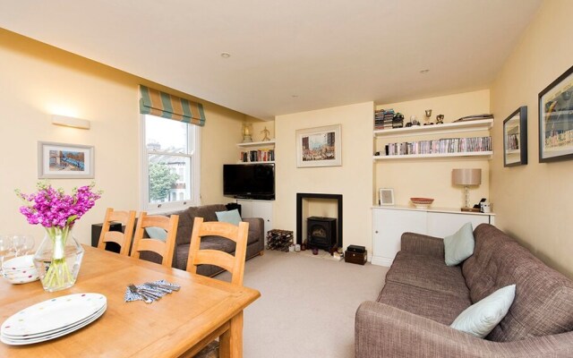 Spacious, Comfortable 2BR Fulham Maisonette