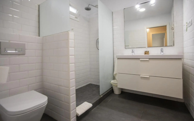 41CB193- Charming rustic apartment