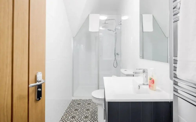 Comfortable 2BR Apartment in Bedford